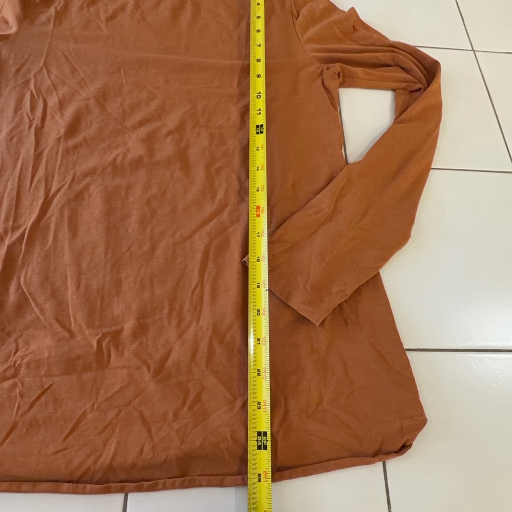 Athleta outbound tee - M - Picture 3 of 3